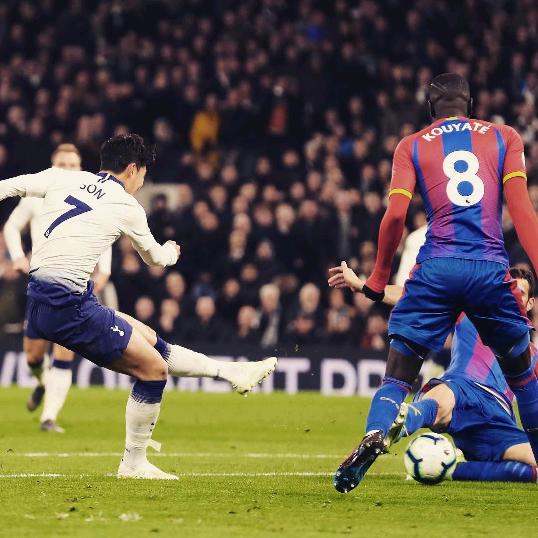 足球巴萨公布主力中场伤情，将缺阵一月（巴萨确认主力中场伤停，预计休战一个月）